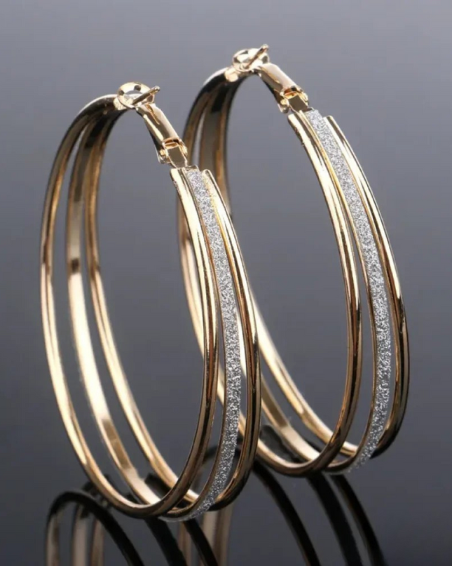 Gold-Tone Retro Hoop Earrings – Vintage-Inspired Gold Hoops