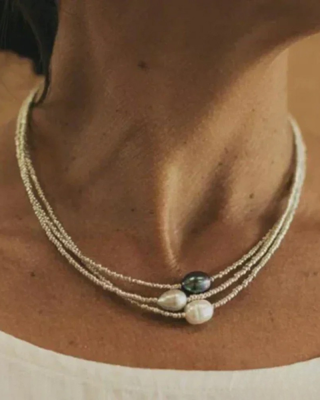 Vintage-Inspired Pearl Necklace with Timeless Elegance