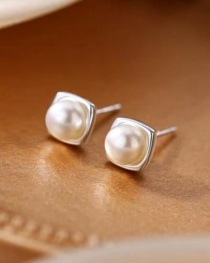 Timeless Elegance: Freshwater Pearl Earrings