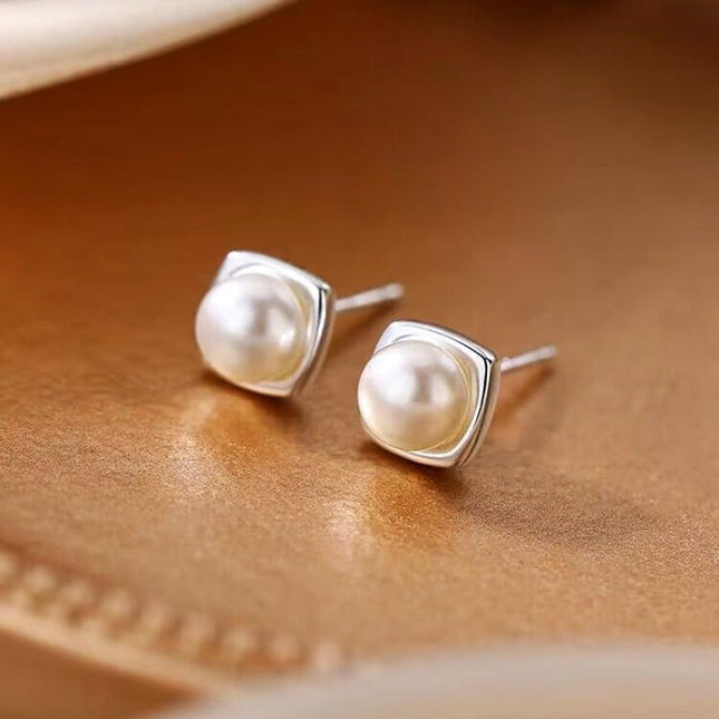 Timeless Elegance: Freshwater Pearl Earrings