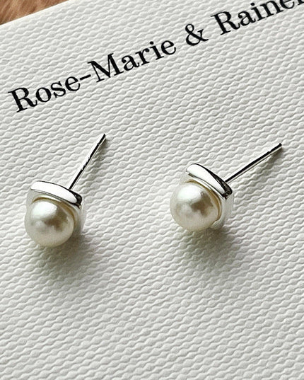 Timeless Elegance: Freshwater Pearl Earrings