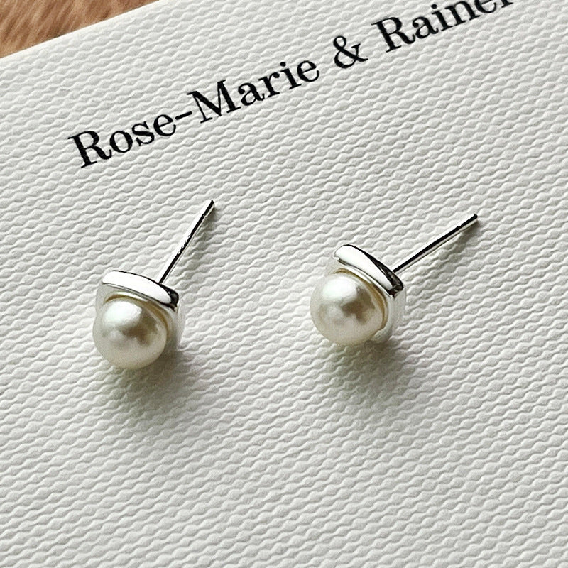Timeless Elegance: Freshwater Pearl Earrings