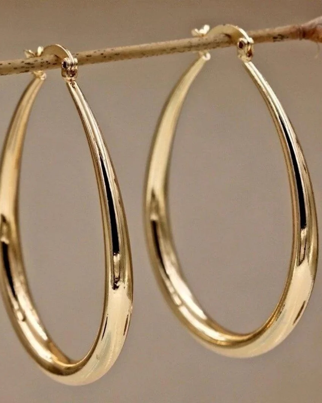 Limited-Edition Vintage Gold Earrings — Timeless Glamour