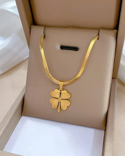 Elegant Gold Clover Pendant Necklace