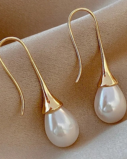 Timeless Pearl Helena Earrings