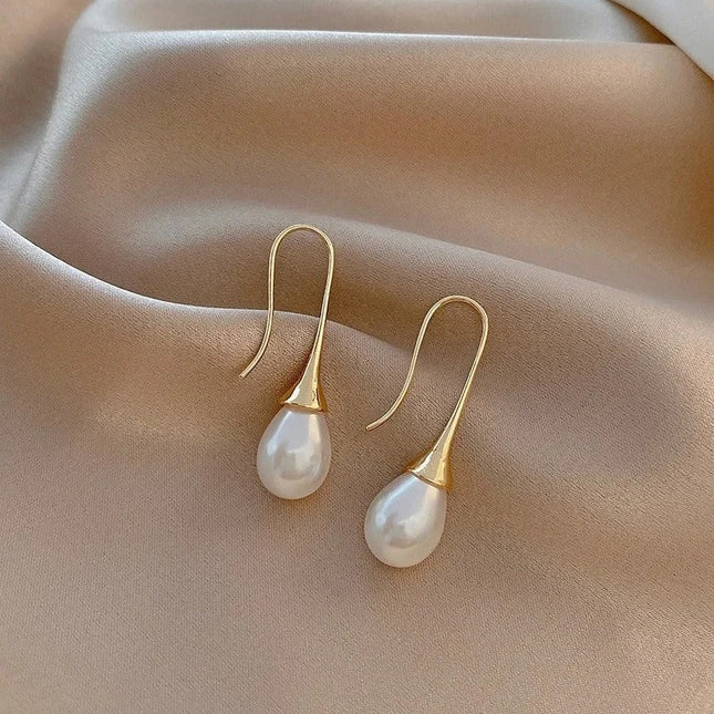 Timeless Pearl Helena Earrings
